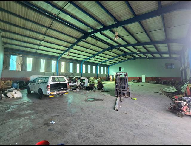 1,900M² FACTORY TO LET IN MOREHILL